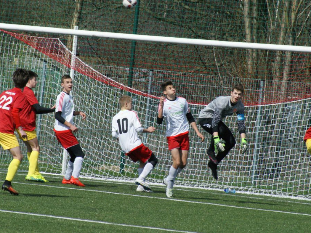 Juniorzy Mławianki wiceliderami, trampkarze blisko podium