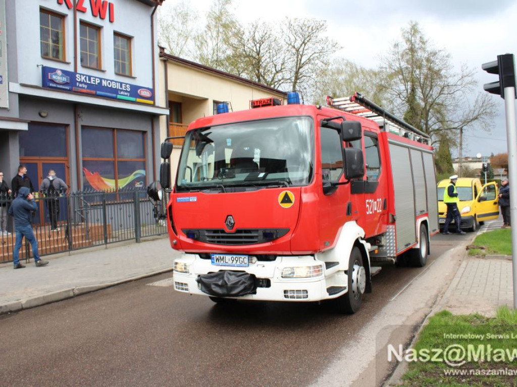 Samochód uderzył w ogrodzenie