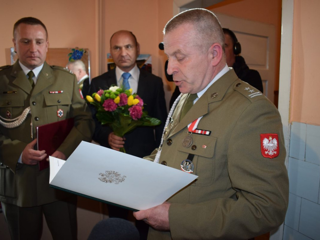 Ma 103 lata, kocha Mławę i właśnie został majorem