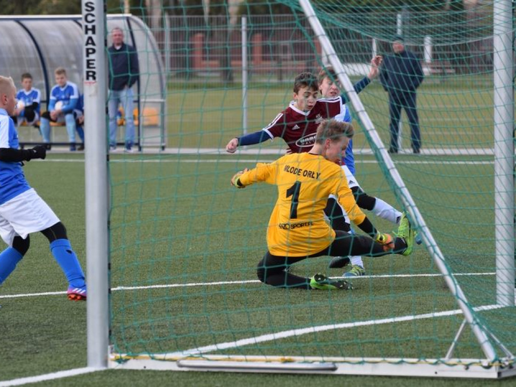 W centralnej lidze ratowali honor, w okręgówce wygrywali