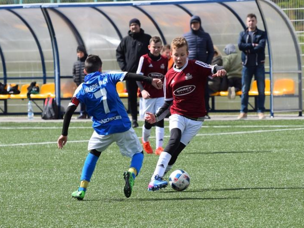 W centralnej lidze ratowali honor, w okręgówce wygrywali