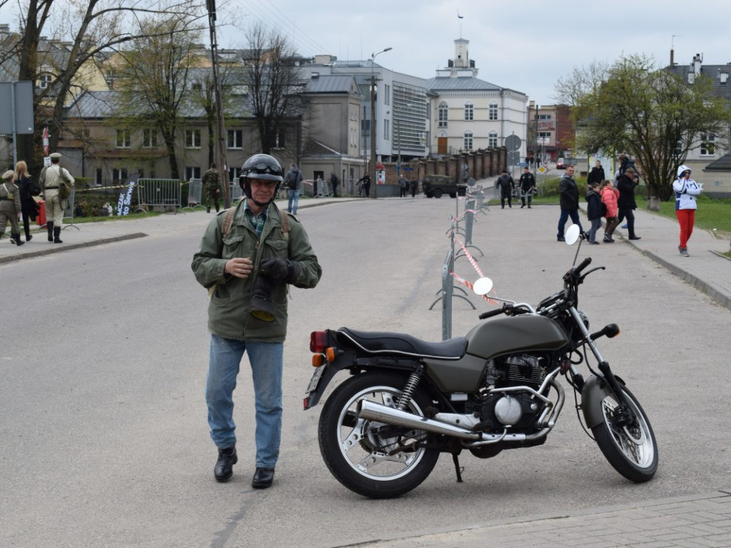 Pojazdy militarne i kuchnie polowe opanowały zamkowe błonia