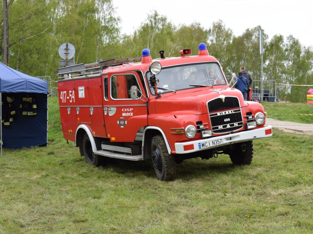 Pojazdy militarne i kuchnie polowe opanowały zamkowe błonia