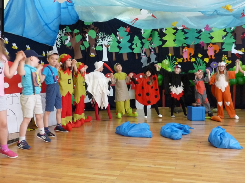 Mali aktorzy w wielkim świecie przyrody