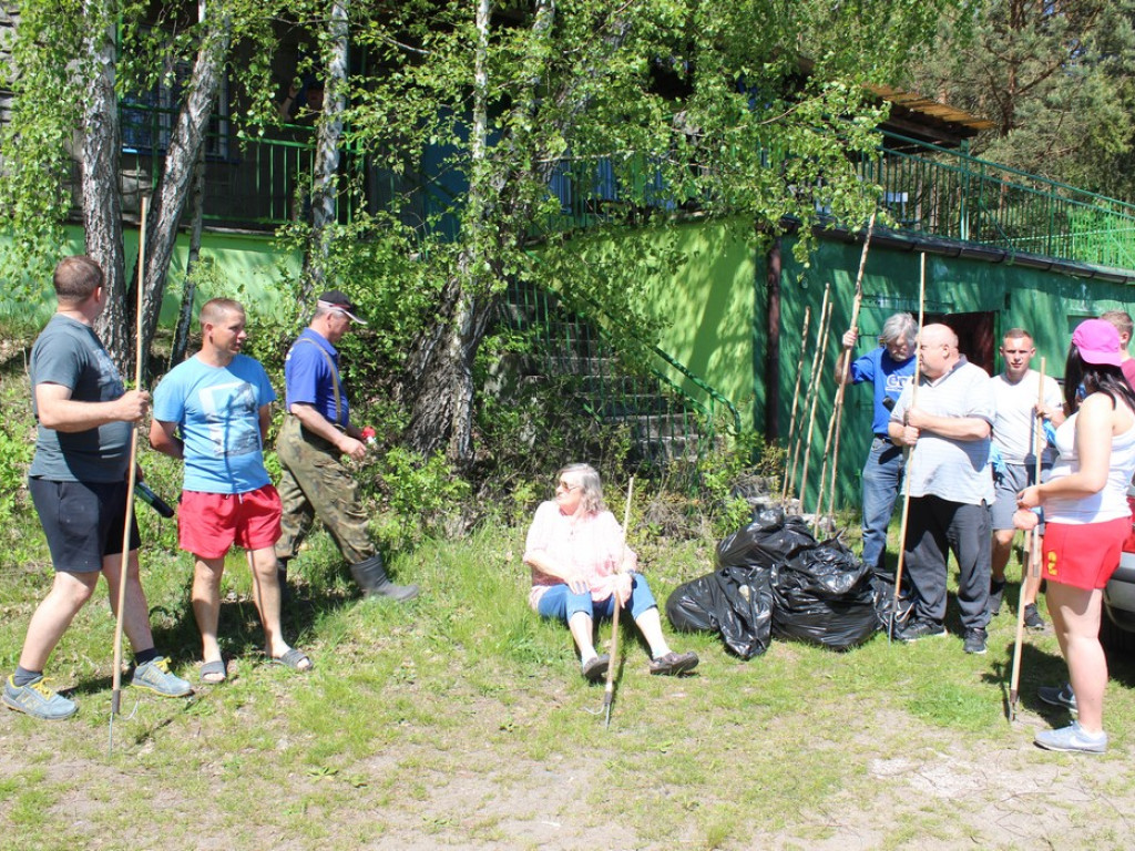 Kontener śmieci znad zalewu Ruda