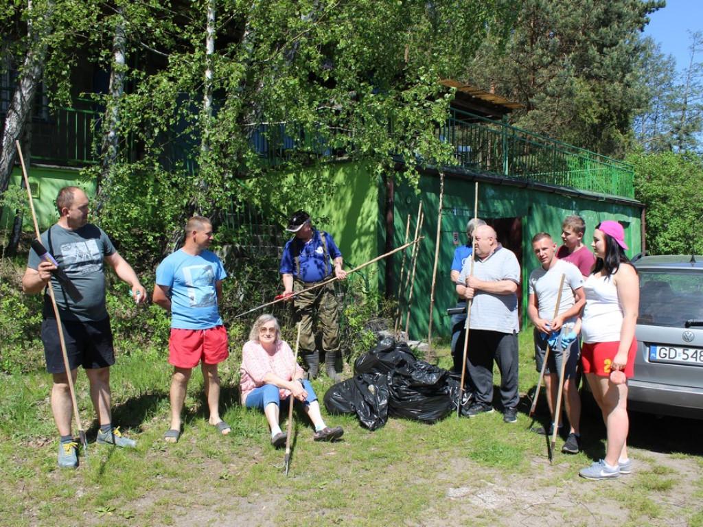 Kontener śmieci znad zalewu Ruda