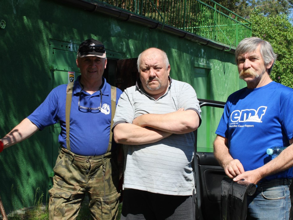 Kontener śmieci znad zalewu Ruda