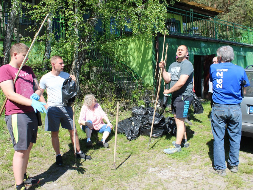 Kontener śmieci znad zalewu Ruda