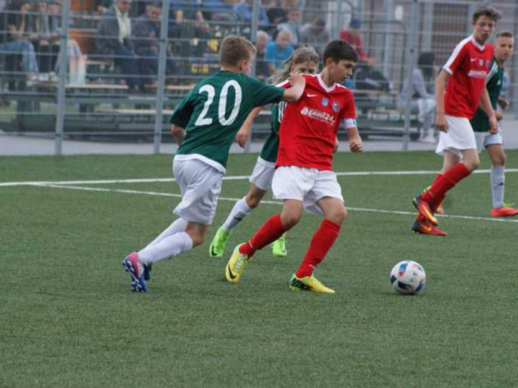 Młode Orły nie fruwały. Mławianie strzelali aż miło