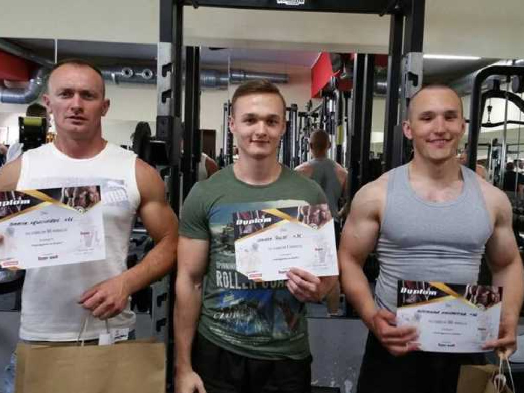 Atleci na start. Do wyboru drążek lub sztanga