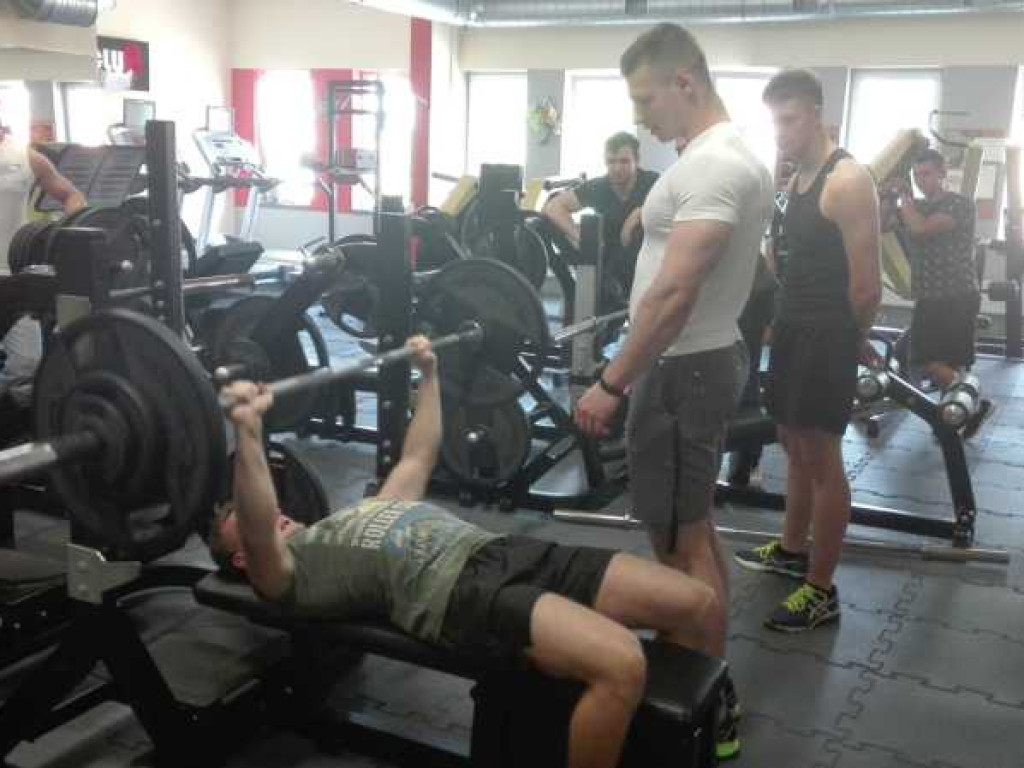 Atleci na start. Do wyboru drążek lub sztanga