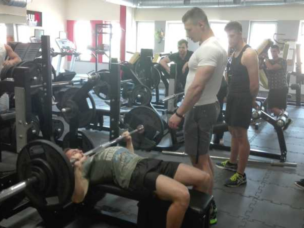 Atleci na start. Do wyboru drążek lub sztanga