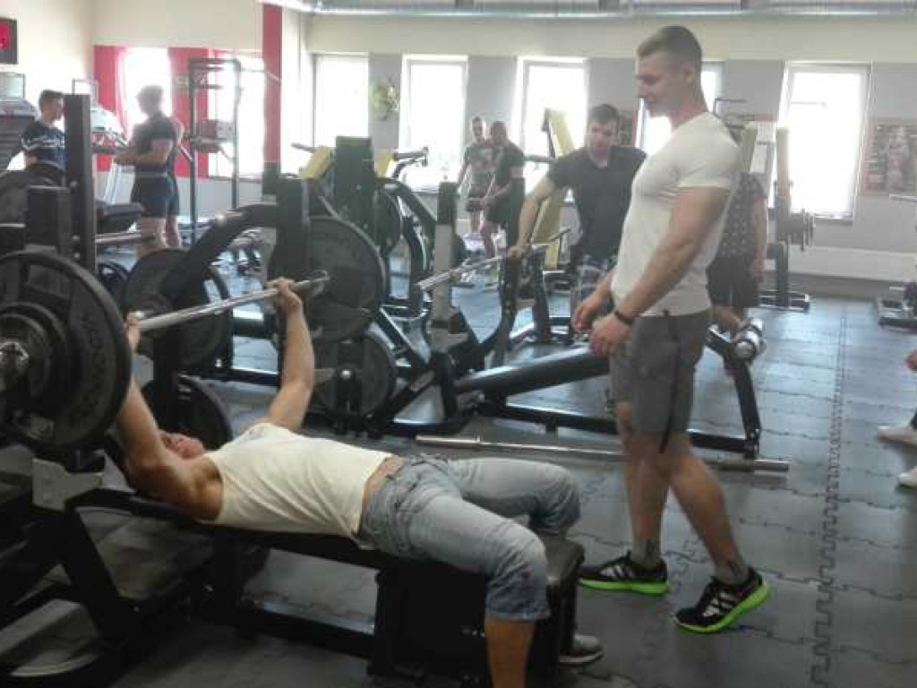 Atleci na start. Do wyboru drążek lub sztanga