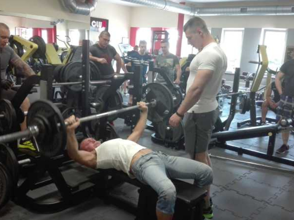 Atleci na start. Do wyboru drążek lub sztanga