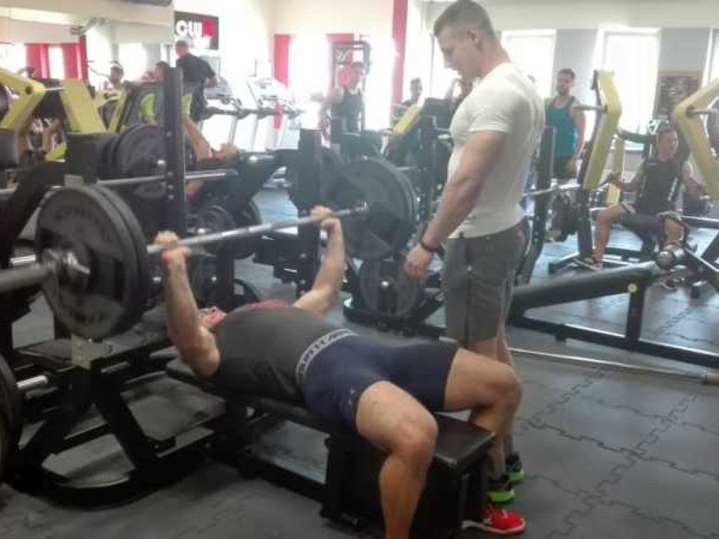 Atleci na start. Do wyboru drążek lub sztanga