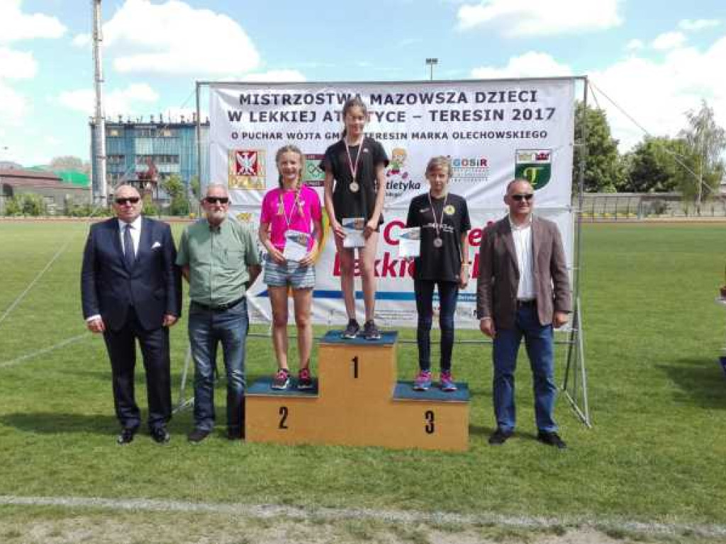 Młodzi lekkoatleci nie próżnują. Rekordy i medale