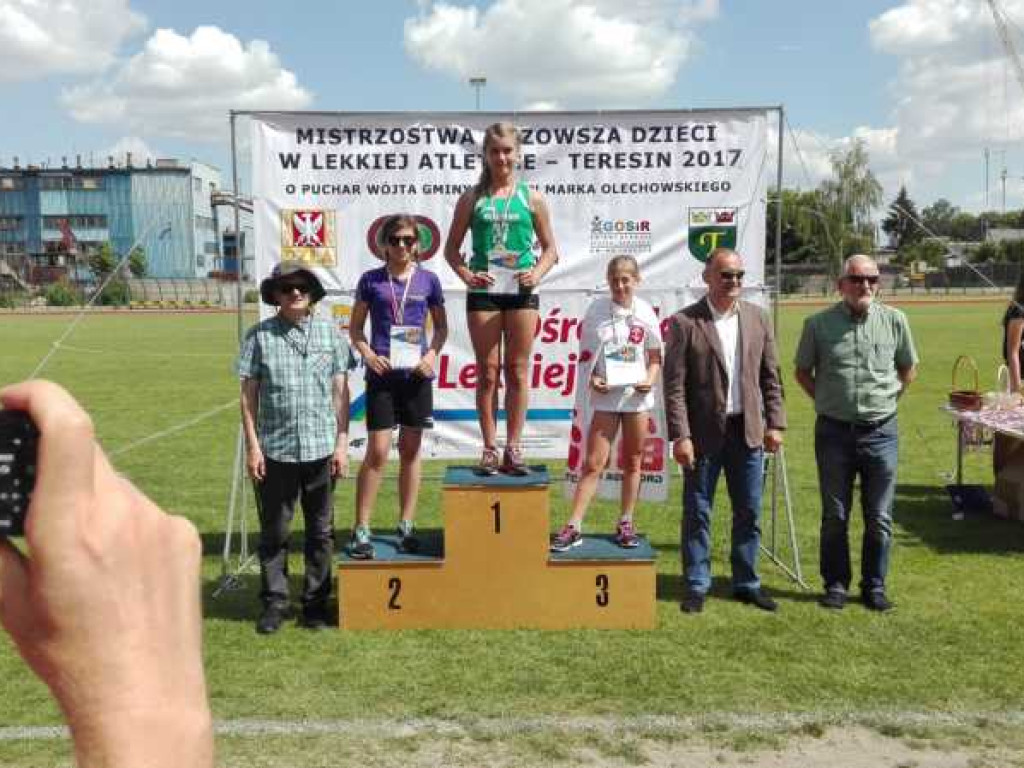 Młodzi lekkoatleci nie próżnują. Rekordy i medale