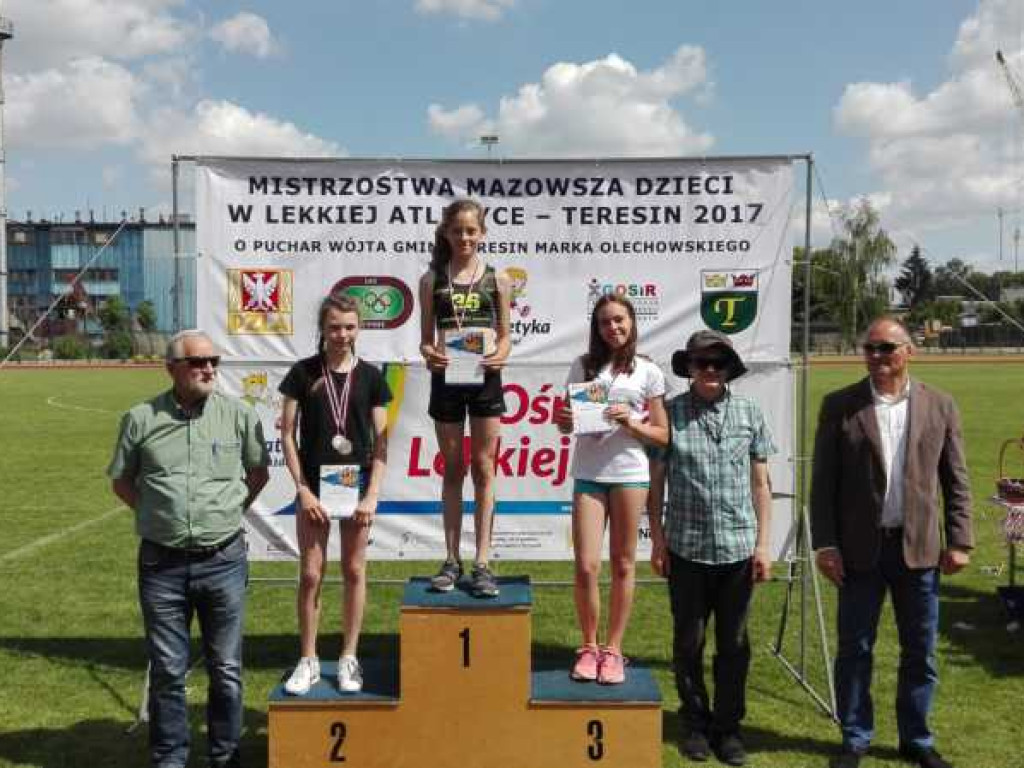 Młodzi lekkoatleci nie próżnują. Rekordy i medale