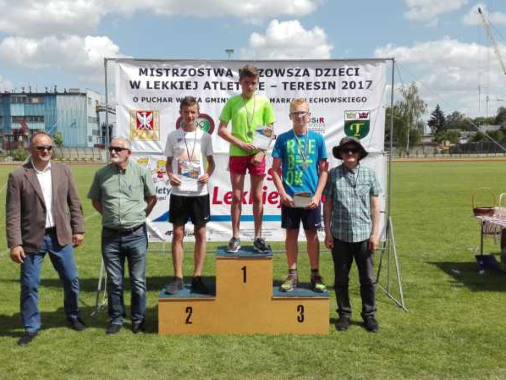 Młodzi lekkoatleci nie próżnują. Rekordy i medale