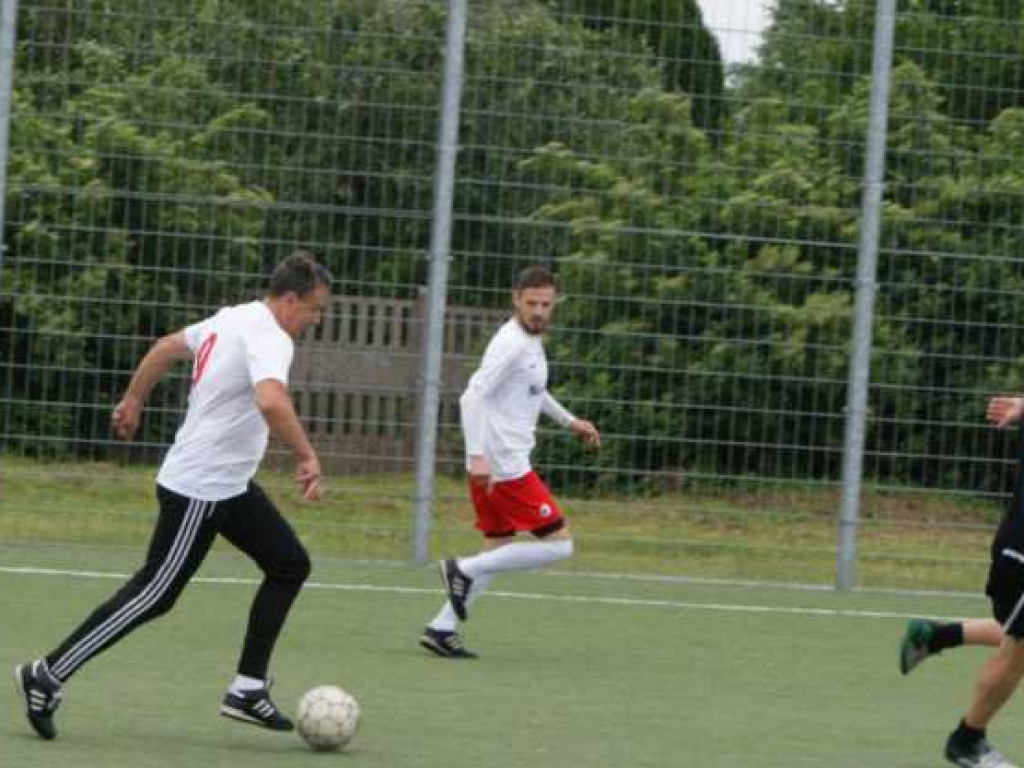 Oldboye znowu mistrzami, Stępka królem strzelców