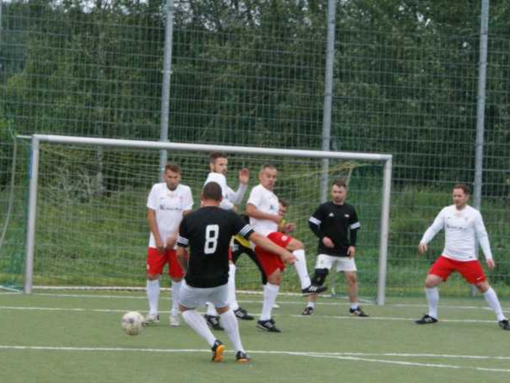 Oldboye znowu mistrzami, Stępka królem strzelców