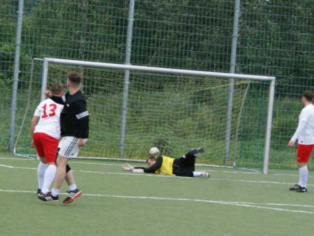 Oldboye znowu mistrzami, Stępka królem strzelców