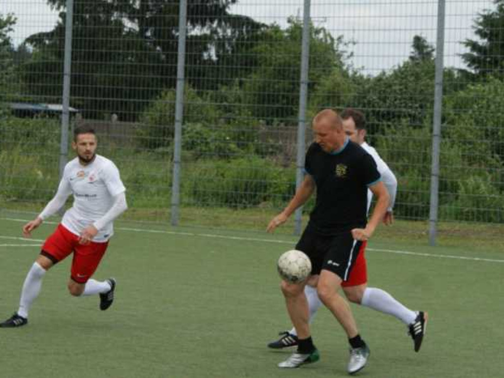 Oldboye znowu mistrzami, Stępka królem strzelców