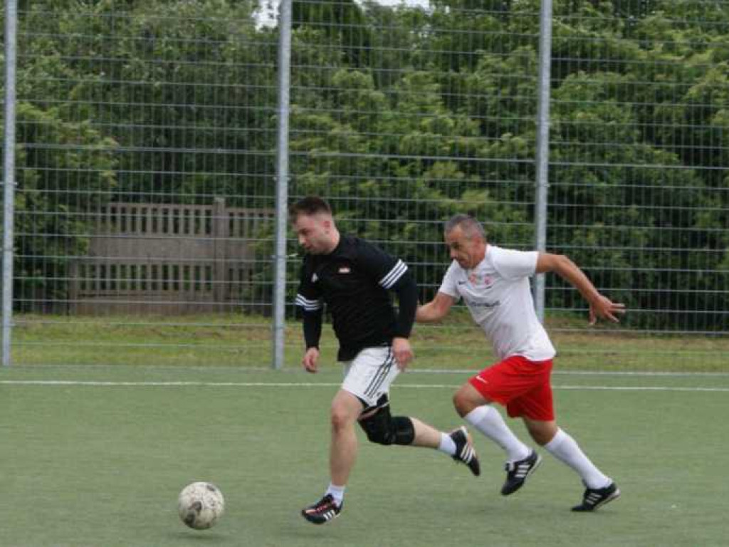 Oldboye znowu mistrzami, Stępka królem strzelców