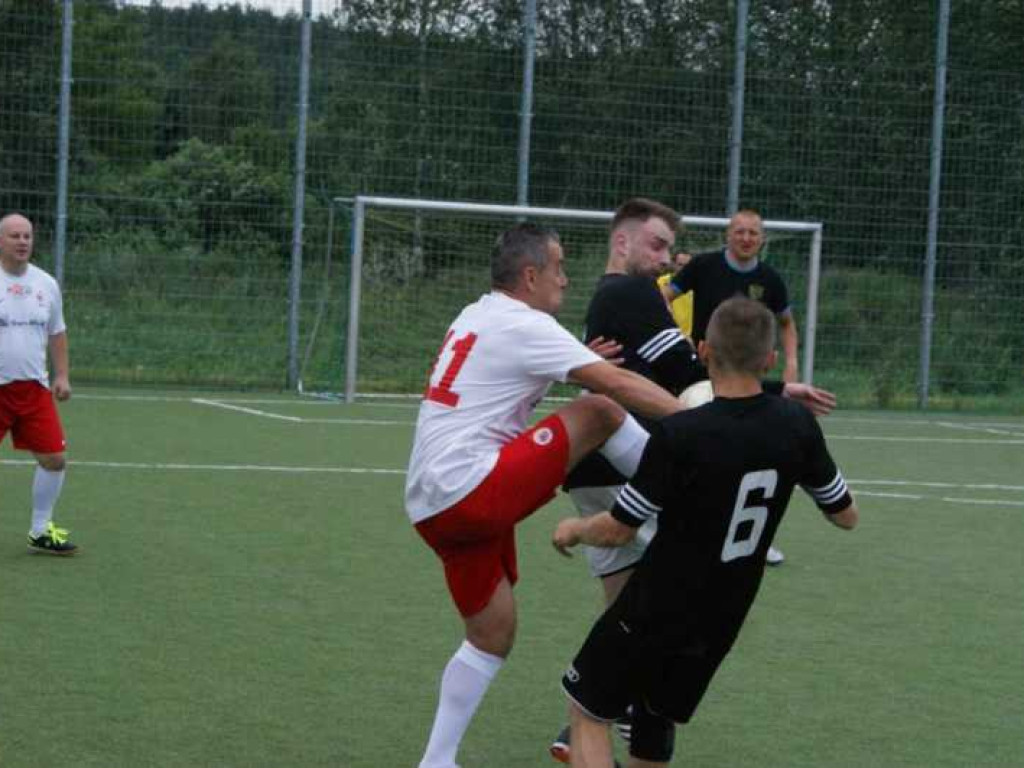 Oldboye znowu mistrzami, Stępka królem strzelców