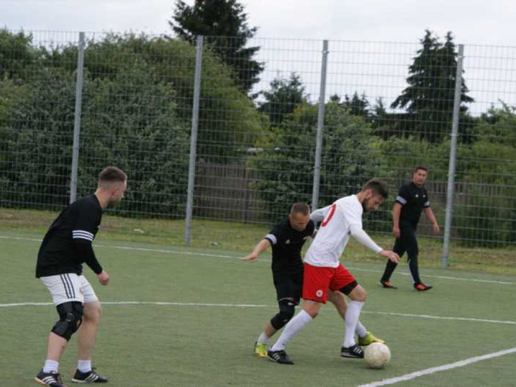 Oldboye znowu mistrzami, Stępka królem strzelców