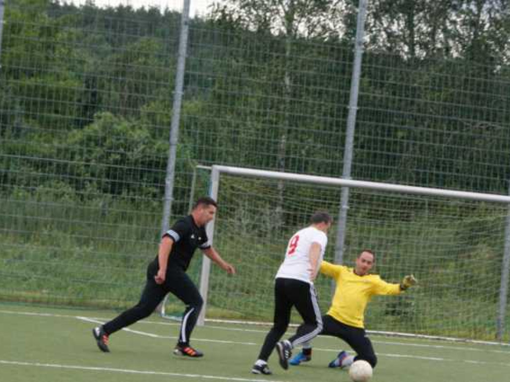 Oldboye znowu mistrzami, Stępka królem strzelców