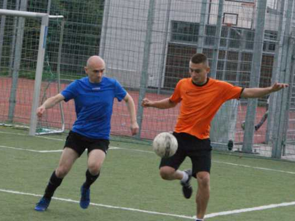 Oldboye znowu mistrzami, Stępka królem strzelców