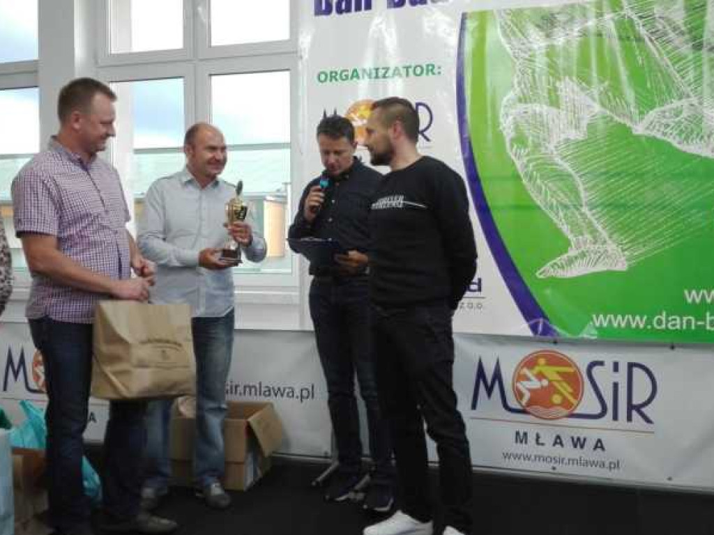 Oldboye znowu mistrzami, Stępka królem strzelców