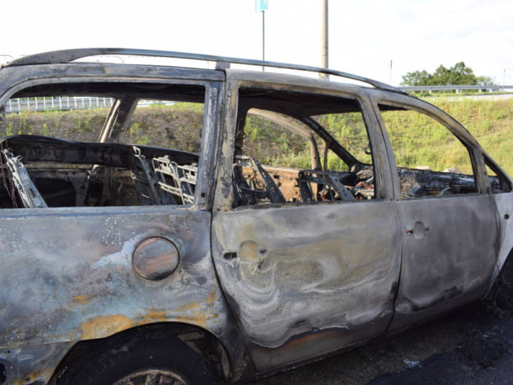 Właściciel wysiadł z samochodu. Chwilę później z auta nic nie zostało