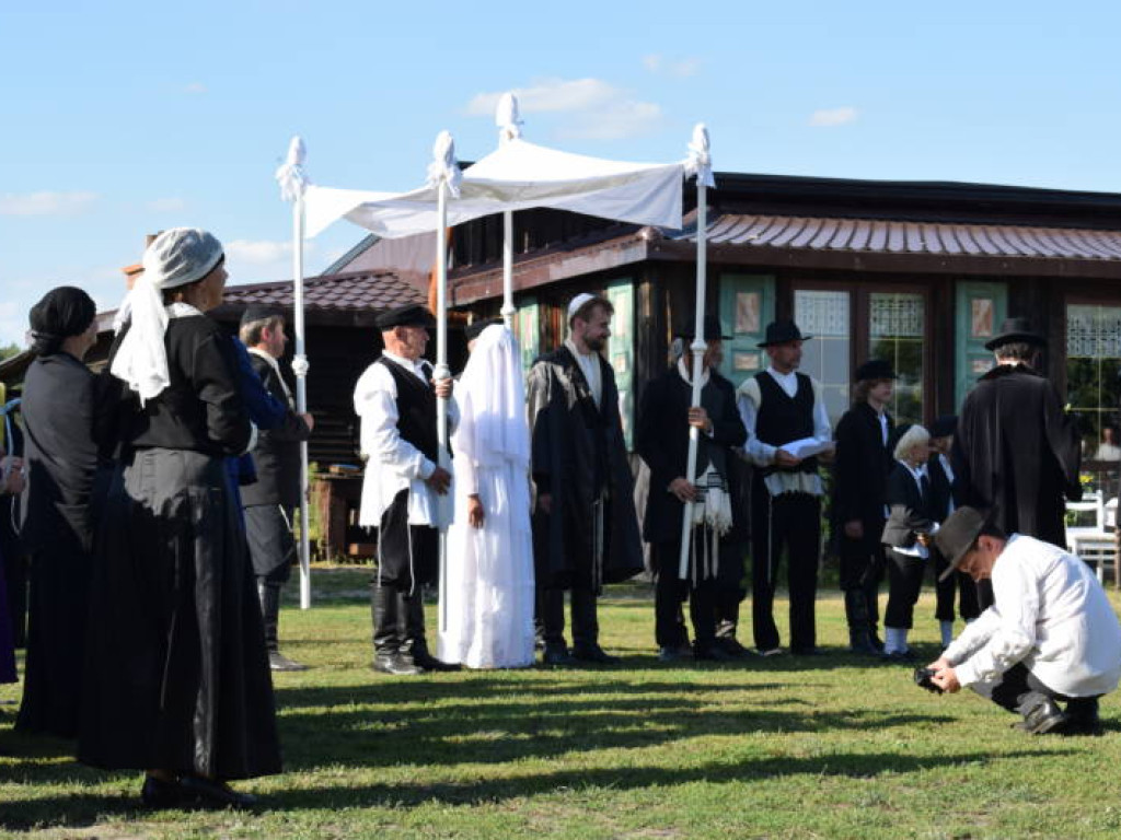 Pokazali, jak wyglądał przedwojenny żydowski ślub
