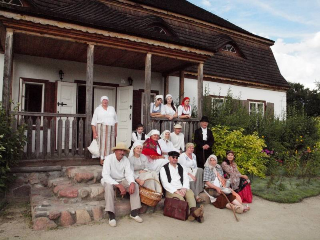 Żniwa kosą i sierpem