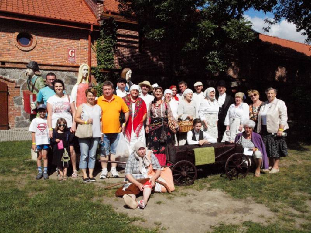 Żniwa kosą i sierpem