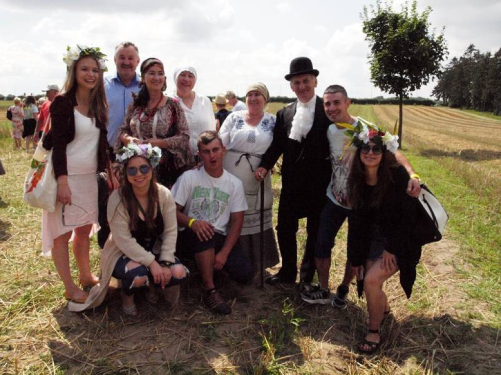 Żniwa kosą i sierpem