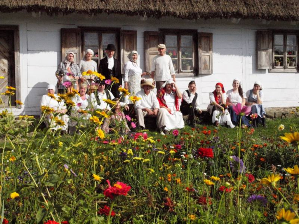 Żniwa kosą i sierpem