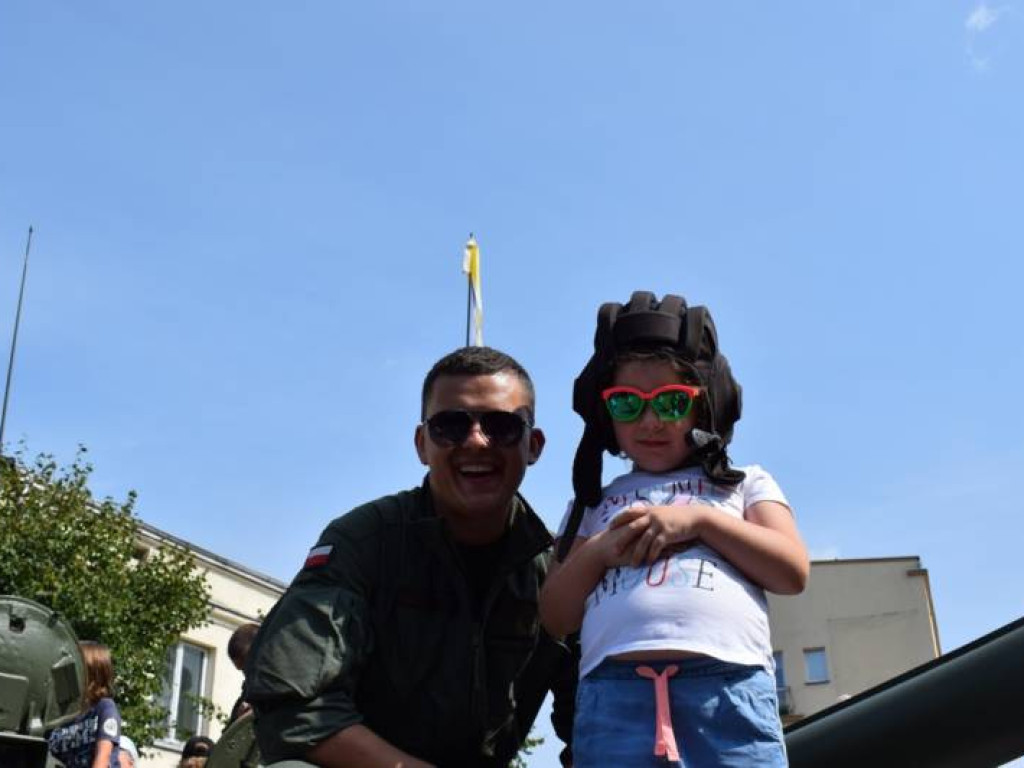 Wciąż jest szansa na zdjęcie z Leopardem. W Mławie trwa piknik militarny