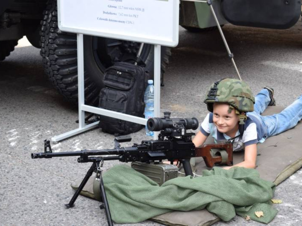 Wciąż jest szansa na zdjęcie z Leopardem. W Mławie trwa piknik militarny