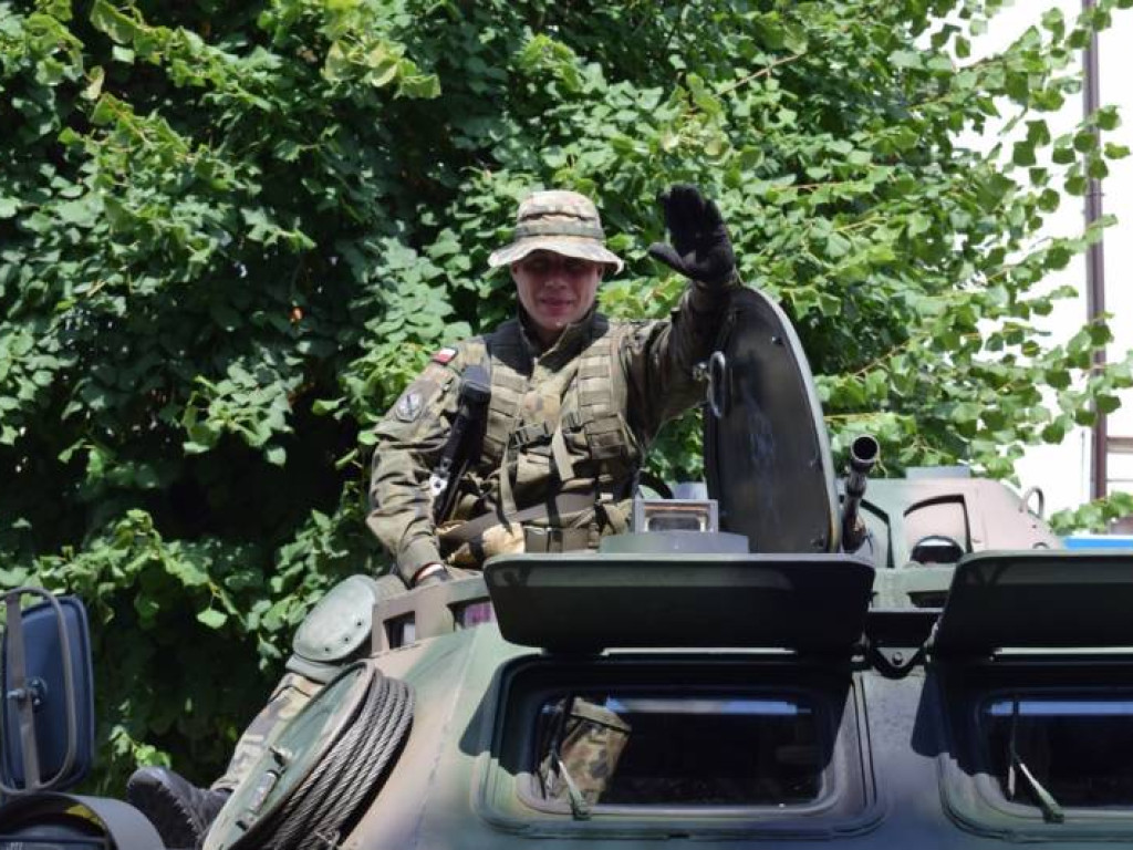 Wciąż jest szansa na zdjęcie z Leopardem. W Mławie trwa piknik militarny