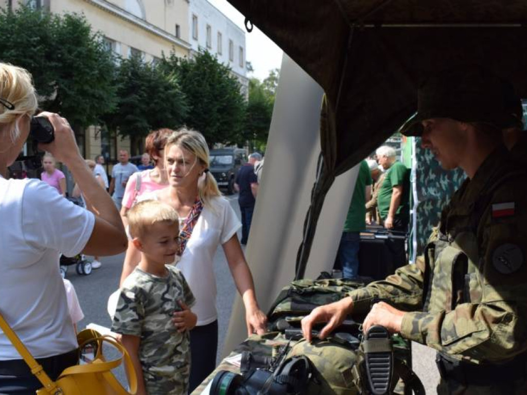 Wciąż jest szansa na zdjęcie z Leopardem. W Mławie trwa piknik militarny