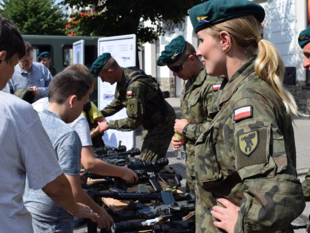 Wciąż jest szansa na zdjęcie z Leopardem. W Mławie trwa piknik militarny