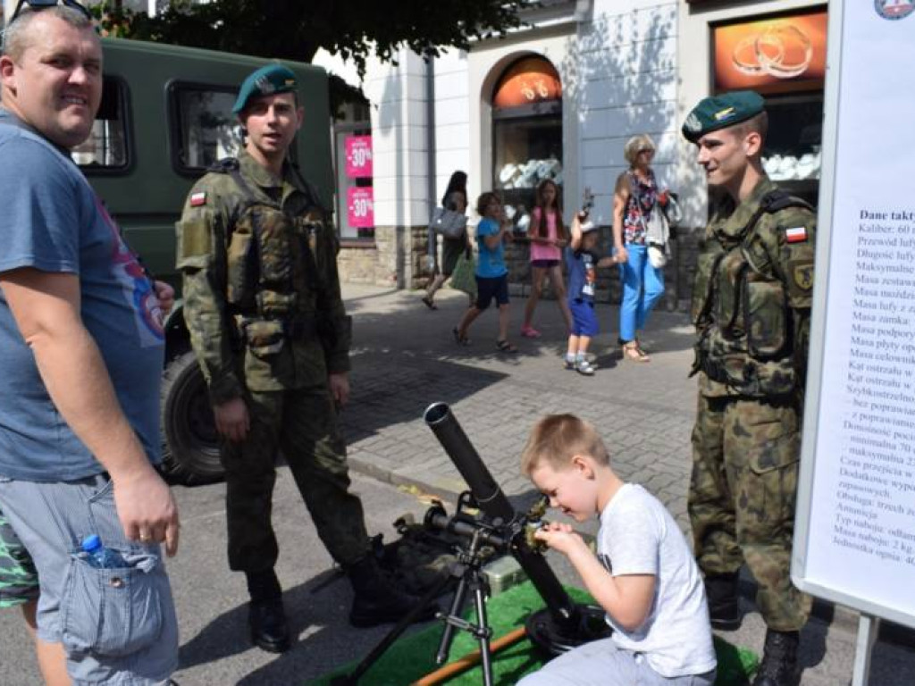 Wciąż jest szansa na zdjęcie z Leopardem. W Mławie trwa piknik militarny