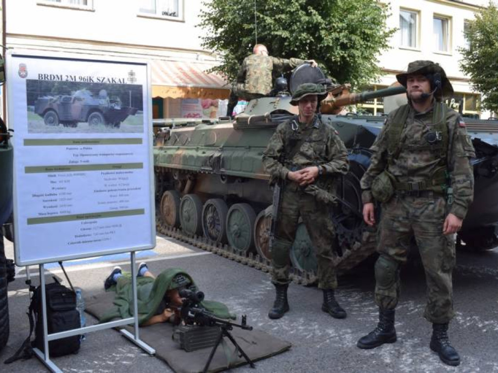 Wciąż jest szansa na zdjęcie z Leopardem. W Mławie trwa piknik militarny