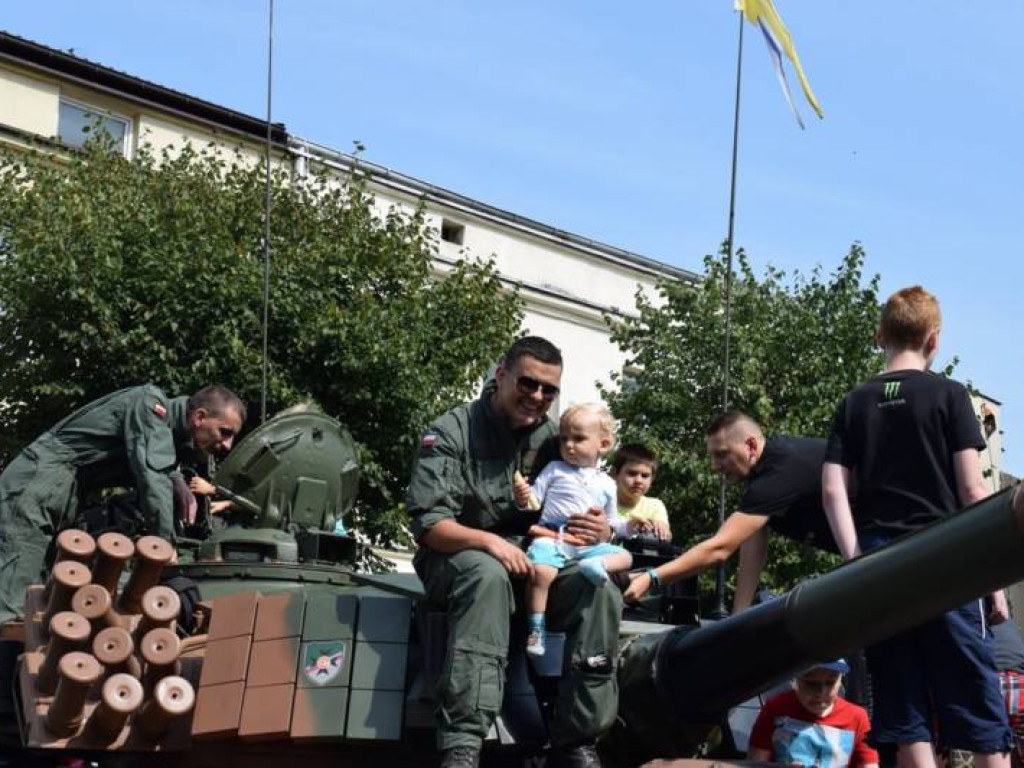 Wciąż jest szansa na zdjęcie z Leopardem. W Mławie trwa piknik militarny