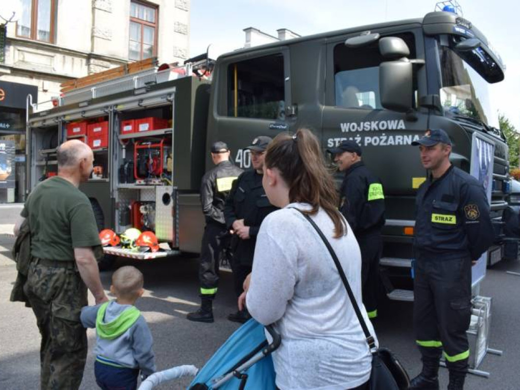 Wciąż jest szansa na zdjęcie z Leopardem. W Mławie trwa piknik militarny