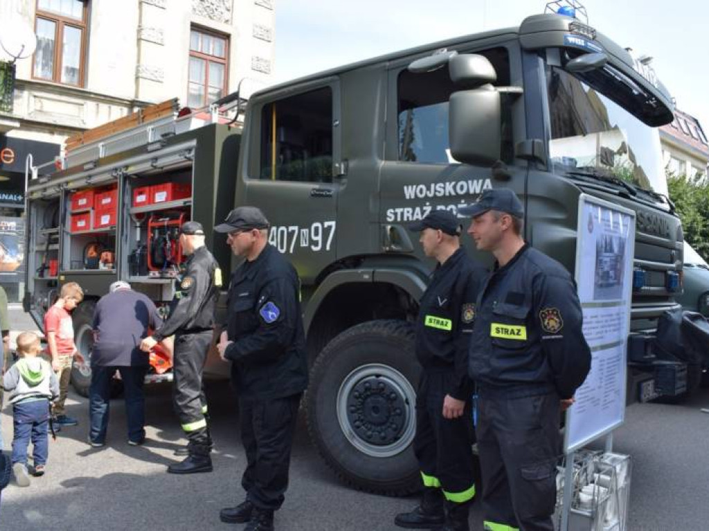 Wciąż jest szansa na zdjęcie z Leopardem. W Mławie trwa piknik militarny