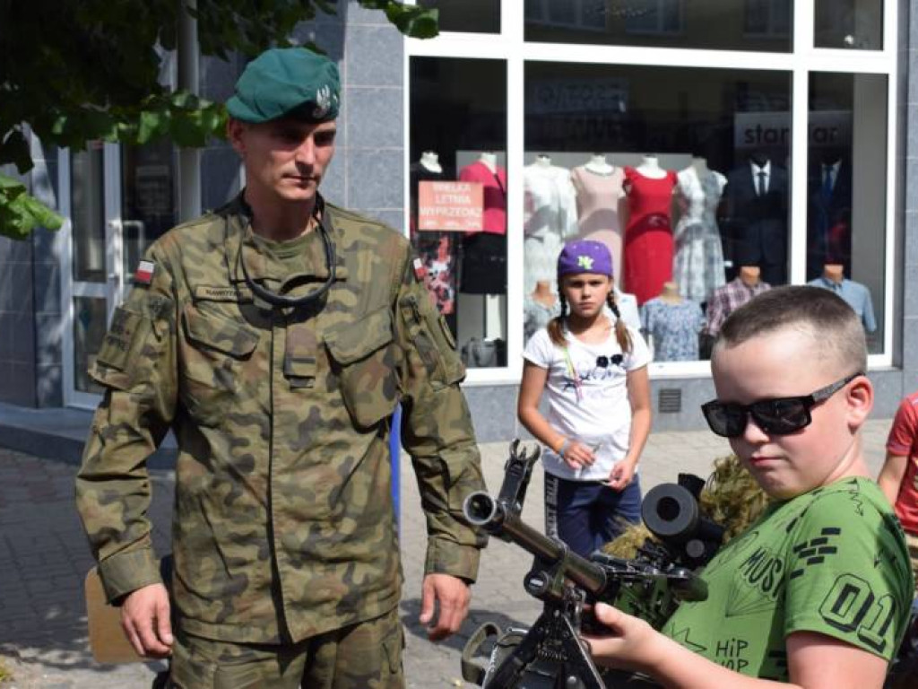 Wciąż jest szansa na zdjęcie z Leopardem. W Mławie trwa piknik militarny